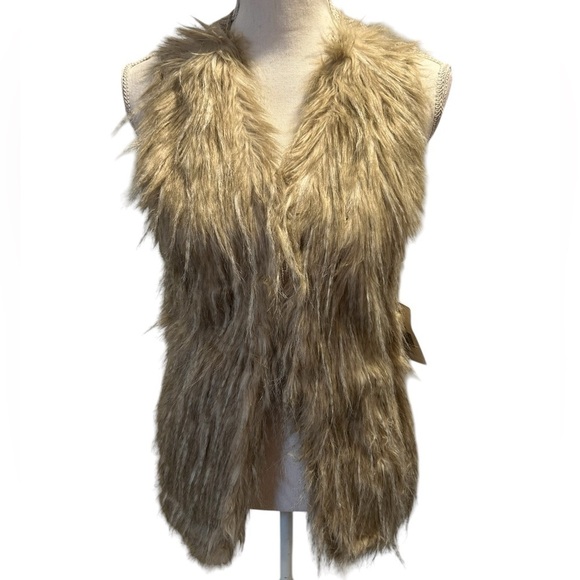 {Sebby Collection} Tan Faux Fur Vest - Picture 1 of 5